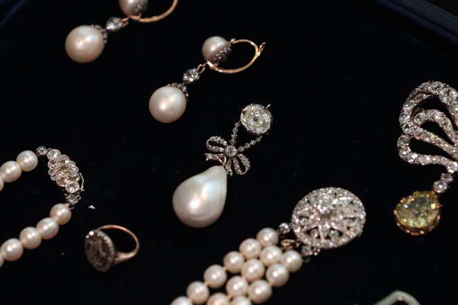 Chez Sotheby's, dix bijoux de Marie-Antoinette ont été vendus en 2018 pour pas moins de 43,1 millions de francs.  PHOTO : Daniel Leal-Olivas / AFP
