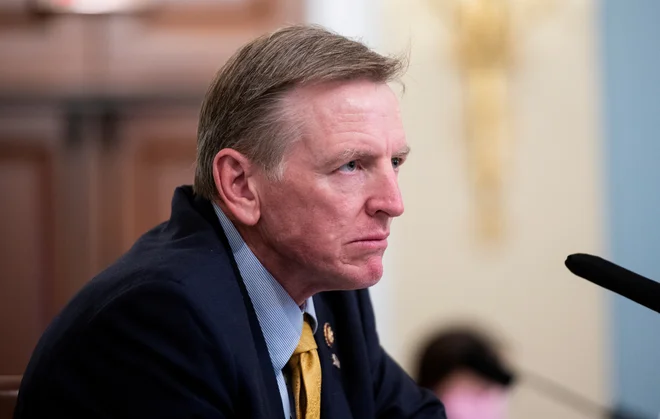 Paul Gosar je znan podpornik nekdanjega predsednika ZDA&nbsp;Donalda Trumpa, ki je del preiskave napada na kongres 6. januarja. FOTO:&nbsp;Reuters

