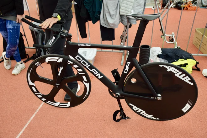 Spomnim sem prve vožnje s pravim šprinterskim kolesom za na velodrom. O moj bog! FOTO: Planetfit.si  
