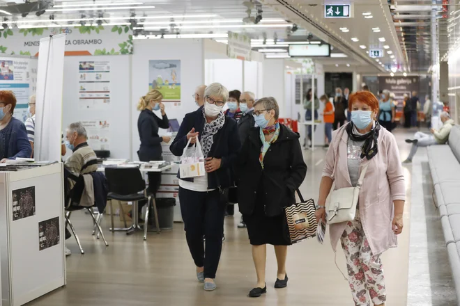 Starizem se v obliki pristranskih idej, stališč, prepričanj in praks pojavlja tako na individualni kot družbeni ravni in začne vplivati na odločitve v različnih sektorjih, tudi v zdravstvu. Foto Leon Vidic/Delo
