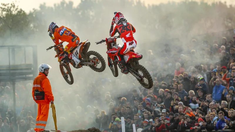Fotografija: Tim Gajser (desno) in Jeffrey Herlings bosta bila še mnoge bitke za naslov najboljšega motokrosista na svetu. FOTO: Matej Družnik
