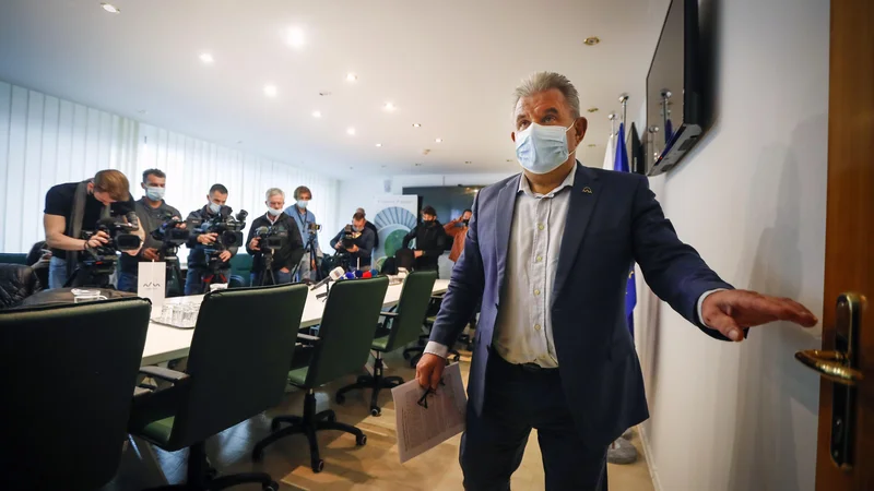 Fotografija: Da nima več podpore NSi, je Andreju Vizjaku že sporočil Matej Tonin. FOTO: Matej Družnik/Delo
