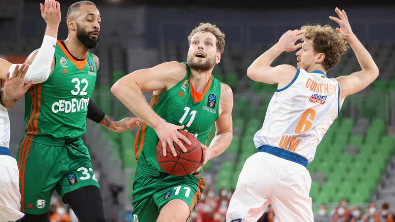 Fotografija: Jaka Blažič je dosegel 26 točk, a ni mogel preprečiti poraza proti Ulmu. FOTO: Cedevita Olimpija