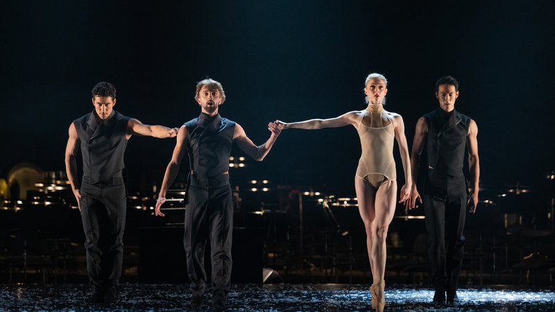 Fotografija: Baletni triptih Strune združuje koreografije treh gostujočih koreografov. Foto Darja Stravs Tisu

