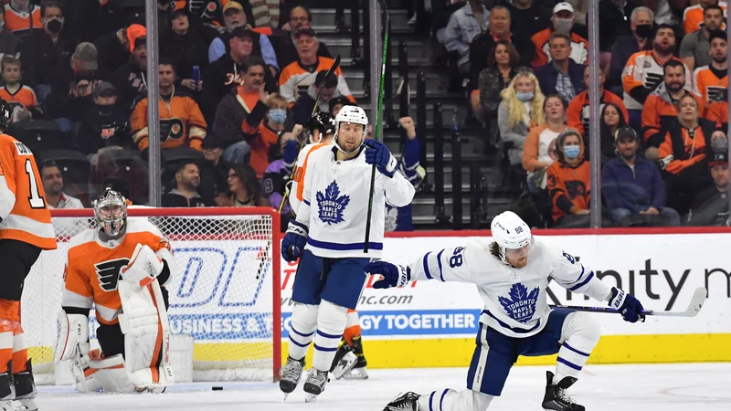 Fotografija: William Nylander proslavlja pred navijači Philadelphie v dvorani Wells Fargo Center. FOTO: Eric Hartline/USA Today Sports