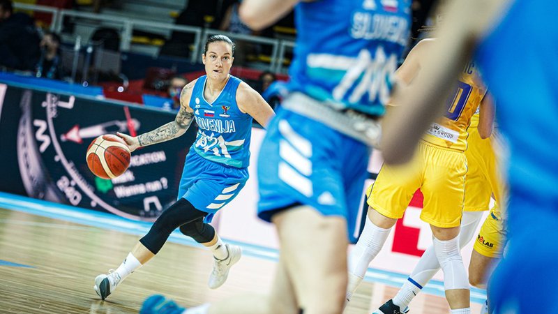 Fotografija: Najboljša slovenska košarkarica minulega desetletja Nika Barić s soigralkami začenja novo ero v reprezentanci. FOTO: Fiba
