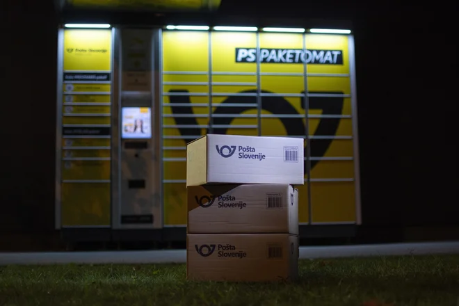 Pošta Slovenije je kot alternativna dostavna mesta uvedla paketomate in paketnike, možen je prevzem na pošti, na bencinskih servisih, na poštah ali drugih alternativnih dostavnih mestih, ki jih izbere naslovnik. FOTO: Pošta Slovenije
