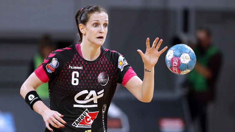 Fotografija: Ana Gros v Moskvi pričakuje krimovke. FOTO: Handlfh.org