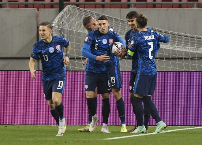David Strelec je po vsega nekaj minutah na zelenici poslal žogo mimo nemočnega Oblaka za končnih 2:2. FOTO: Radovan Stoklasa/Reuters
