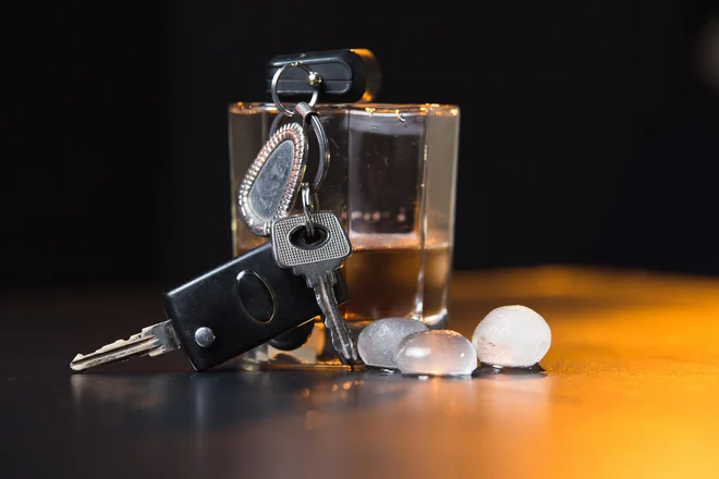 Policisti znova opozarjajo vse voznike, da sta hitrost in vožnja pod vplivom alkohola najpogostejša vzroka prometnih nesreč z najhujšimi posledicami. FOTO:&nbsp;Shutterstock
