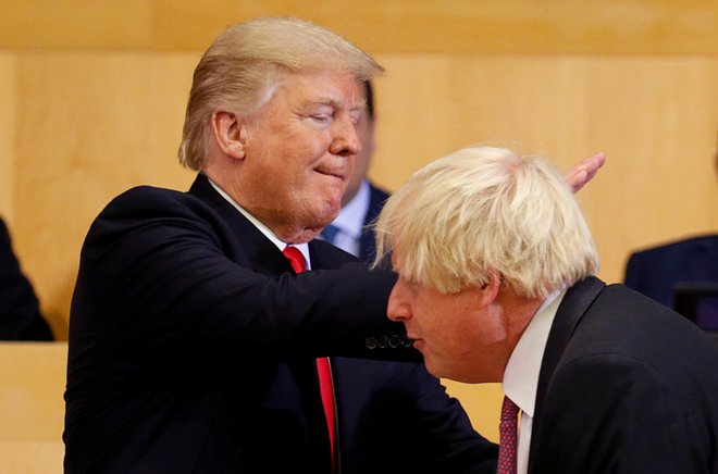 Donald Trump in Boris Johnson po Kloppovem mnenju poosebljata težave današnjega sveta. FOTO: Kevin Lamarque/Reuters
