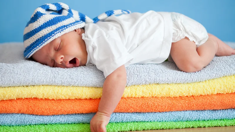 Fotografija: Prijatelj zaradi protikoronskih ukrepov otroka ne bo videl, dokler mama po carskem rezu ne bo dovolj okrevala, da se vrneta domov. FOTO: Shutterstock