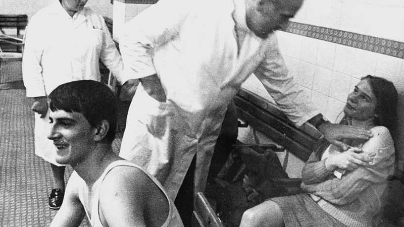 Fotografija: V Jugoslaviji so v slabem mesecu dni precepili 18 od 22 milijonov prebivalcev. Fotodokumentacija Dela