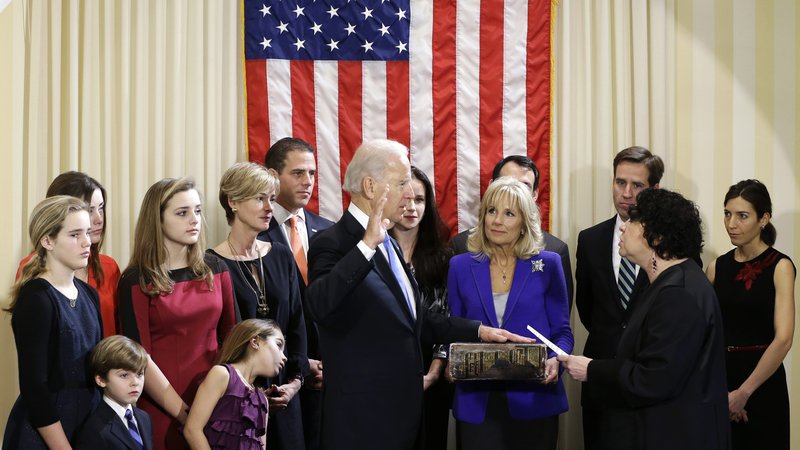 Fotografija: Člani rodbine Biden med prisego nekdanjega podpredsednika ZDA iz leta 2013. FOTO: Reuters
