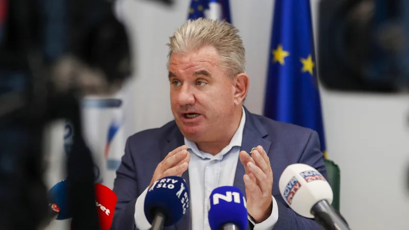 Fotografija: Mladi poslovneži opozarjajo na slabe prakse korporativnega upravljanja v državnih družbah. FOTO: Matej Družnik/Delo