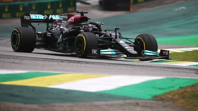 Fotografija: Lewis Hamilton med prostim treningom na dirkališču Jose Carlos Pace. FOTO: Ricardo Moraes/Reuters
