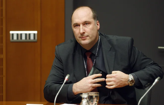 Robert Rožac, sedanji državni sekretar na ministrstvu za okolje in prostor, po izobrazbi pa arhitekt, je imenovan za novega člana uprave za petletno mandatno obdobje. FOTO: Blaž Samec/Delo
