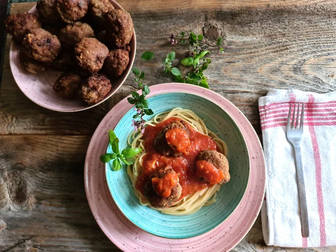 Poletov recept: Mesne kroglice po italijansko. FOTO:&nbsp;Tanja Drinovec/Delo

