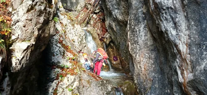 Reševanje v ferati Jerman. FOTO: GRS Kranjska gora 
