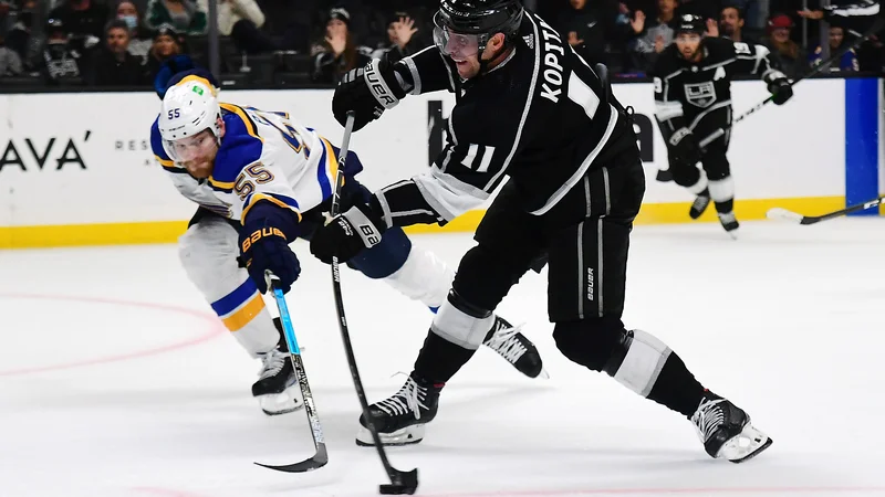 Fotografija: Anže Kopitar je v tej sezoni zelo učinkovit, toda tokrat v Winnipegu ni bil med strelci ali podajalci. FOTO: Gary A. Vasquez/USA Today Sports