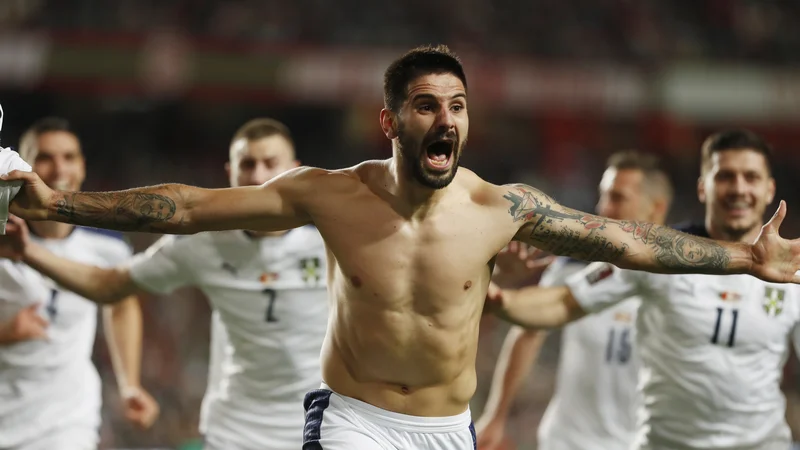 Fotografija: Aleksandar Mitrović je zadel v polno v Lizboni. FOTO: Pedro Nunes/Reuters