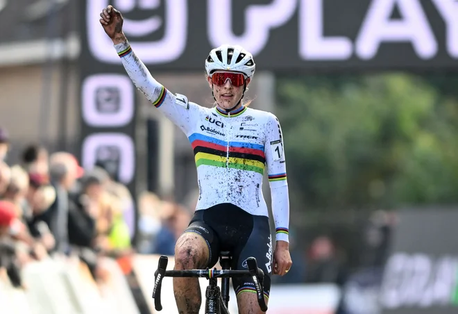 &nbsp;Lucinda Brand&nbsp;se ne pusti. Zmagala je po izjemnem boju z mlado rojakinjo Puck&nbsp;Pieterse. FOTO: David Stockman Afp
