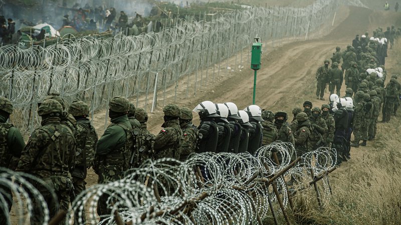 Fotografija: Zunanje ministre EU je še vedno strah zaostrovanja na poljsko-beloruski meji. FOTO: Handout/Reuters
