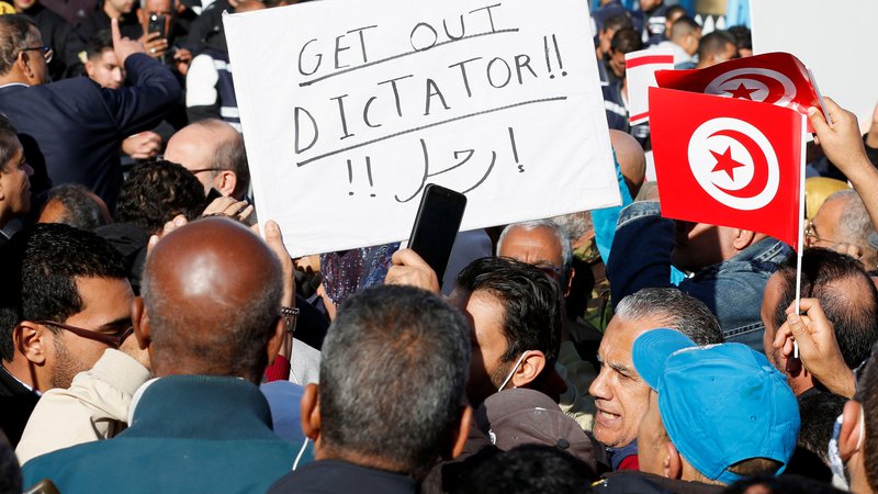 Fotografija: Protesti proti diktaturi v Tunisu Foto Zoubeir Souissi/Reuters
