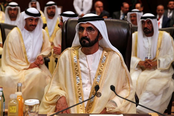 Dubajski šejk Mohammed se je pri Pergerjevi stojnici ustavil zaradi medenega parfuma v njihovih svečah. FOTO: Muhammad Hamed/Reuters
