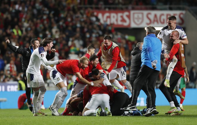 Srbov ni zmedel niti hitrer gol Portugalcev, bili so vztrajni, potrpežljivi, pametni in svoj trenutek sreče dočakali v zadnji minuti. FOTO: Pedro Nunes/Reuters
