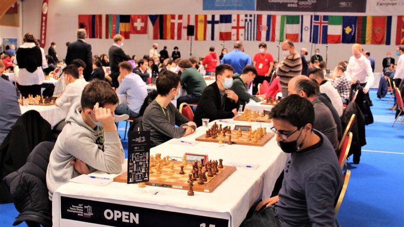 Fotografija: Ekipno evropsko prvenstvo v šahu je pritegnilo v Čatež ogromno odličnih šahistov. FOTO: ŠZS
