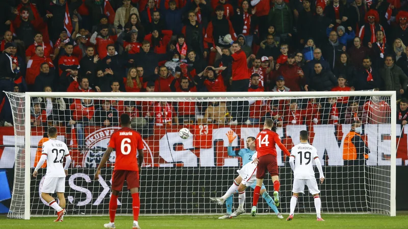 Fotografija: Švicarji so povsem nadigrali Bolgare. FOTO: Arnd Wiegmann/Reuters