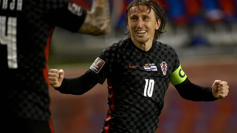 Fotografija: Luka Modrić je na Poljudu slavil veliko zmago nad Rusijo, dobre novice pa medtem prihajajo tudi z Bernabeua, ki počasi, a zanesljivo dobiva končno podobo. FOTO: Denis Lovrović/AFP