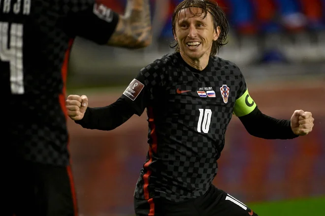 Luka Modrić je na Poljudu slavil veliko zmago nad Rusijo, dobre novice pa medtem prihajajo tudi z Bernabeua, ki počasi, a zanesljivo dobiva končno podobo. FOTO: Denis Lovrović/AFP
