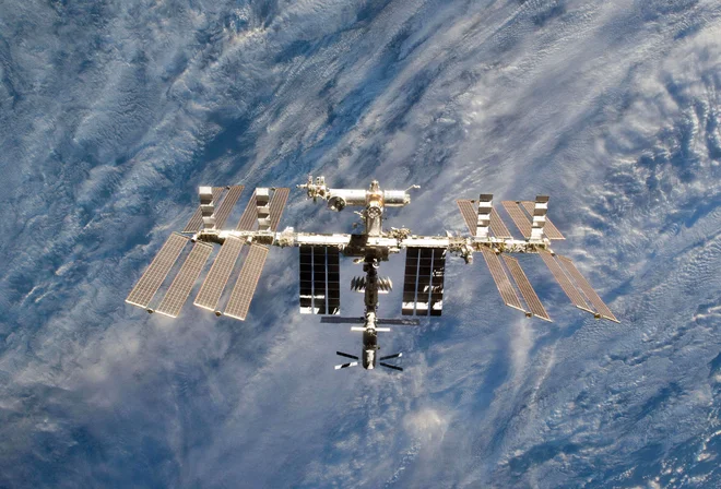 Posadka na ISS se je zatekla v kapsule, če bi morali postajo na hitro zapustiti. FOTO:&nbsp;NASA/AFP
