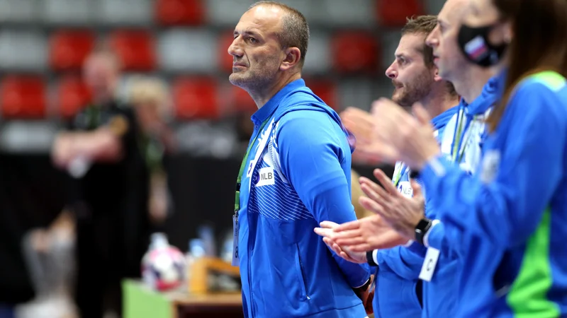 Dragan Adžić se veseli prvega velikega tekmovanja na slovenski klopi. FOTO: Matej Družnik
