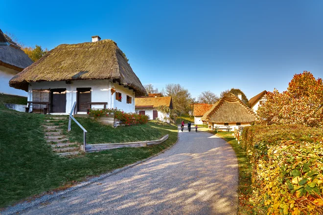 Številna mesta na Gradiščanskem imajo stare vinske kleti.

FOTO: Burgenland Tourismus Gmbh/Paul Szimak
