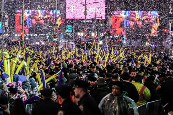 Polni Times Square 31. decembra 2019. FOTO: Jeenah Moon/Reuters
