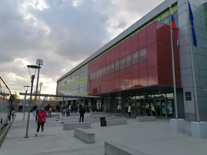 Na Osnovni šoli Koper po besedah ravnateljice »za zdaj poteka vse presenetljivo mirno«. FOTO: Delo
