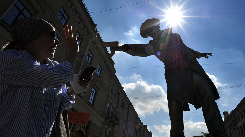 Fotografija: Dostojevski je imel oster čut za situacijsko komedijo. FOTO: Olga Maltseva/AFP