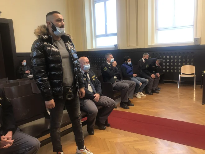 Brata Bajram in Orha Sahiti sedita v priporu. FOTO: Aleš Andlovič
