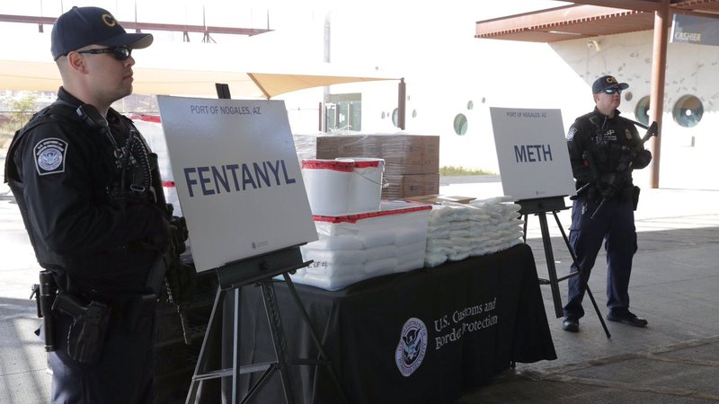 Fotografija: Fentanil je prehitel heroin kot najbolj smrtonosna droga, preprodajalci pa ga mešajo v druga mamila in zato raste tudi število smrtnih primerov zaradi kokaina in metamfetaminov. FOTO: Reuters
