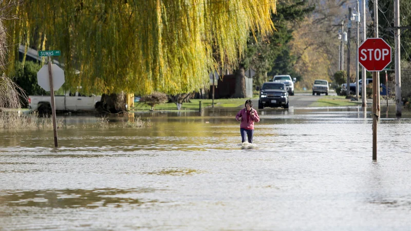 Fotografija: Kanadski premier Justin Trudeau je v sredo ob obisku v sosednjih ZDA dejal, da je deževje povzročilo »zgodovinske in grozljive poplave«. FOTO: Jason Redmond/Reuters