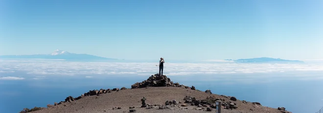 Razgled z vrha Pico de las Nieves (1949 m), na levi je Tenerife, na desni otok La Gomera. FOTO: osebni arhiv
