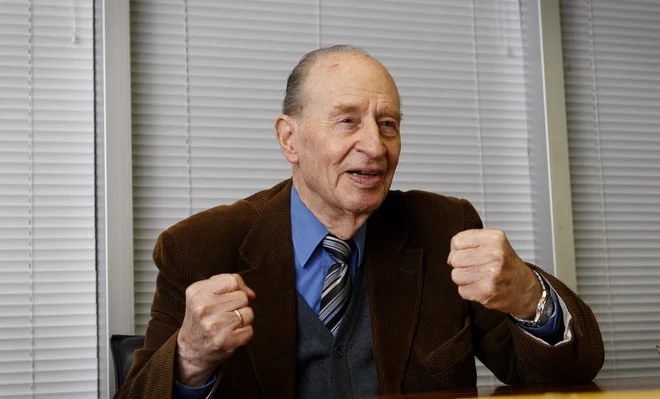 Zorko Simčič je pronicljiv in neutruden premišljevalec sveta, ki je &shy;brezpogojno zavezan resnici. Foto Blaž Samec
