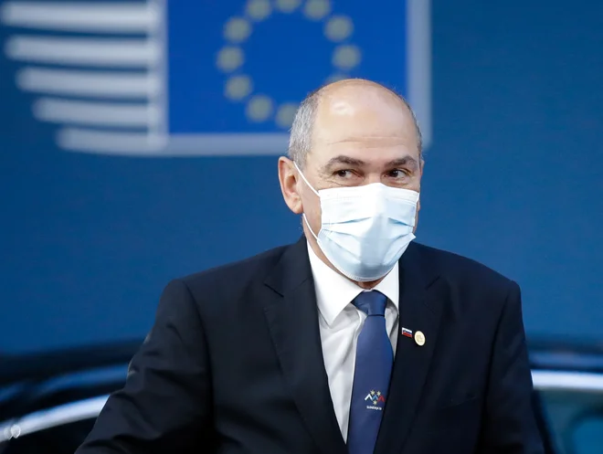 V poslanski skupini Desusa, ki je&nbsp;jeziček na tehtnici usode vlade,&nbsp;ne morejo mimo dejstva, da je pravosodni minister v sodni preiskavi zaradi utaje davkov. Bizarno je, da jih ne moti primer Trenta, v katerem obtožnica bremeni prvega v vladi, ki jo ohranjajo pri življenju.&nbsp; &nbsp;FOTO: Olivier Hoslet/Reuters
