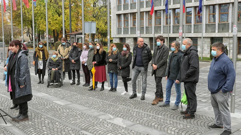 Fotografija: Novinarska konferenca okoljevarstvenih organizacij o onesnaženosti vode v Anhovem
FOTO: Blaž Samec/ Delo
