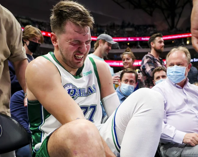 Po zadnji poškodbi še ni jasno, če bo Luka Dončić nocoj pripravljen za nastop ob gostovanju Dallasa v Phoenixu.&nbsp;FOTO:&nbsp;Kevin Jairaj/USAToday Sports
