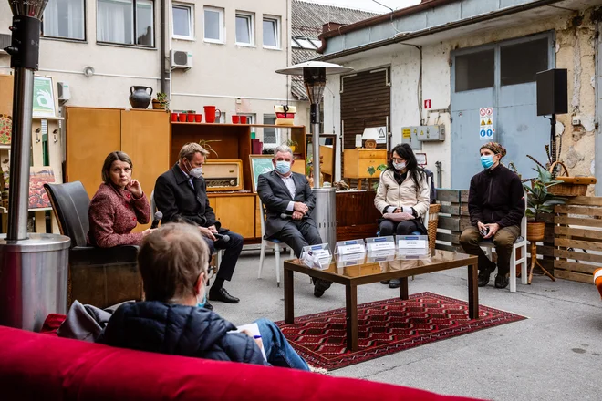 Do samozadostnosti Slovenije na področju odpadkov bo preteklo še nekaj let. FOTO: Črt Piksi/Delo
