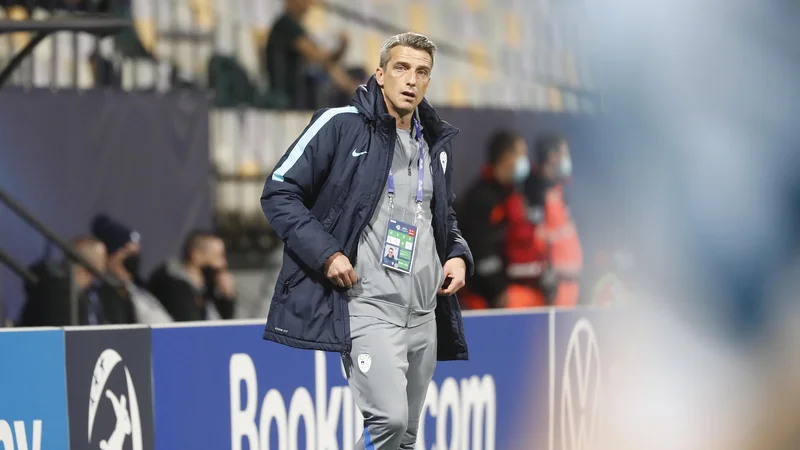Fotografija: Milenko Ačimović je kot trenerski novinec v letu dni izkusil toliko, kot veliko njegovih kolegov ne bo v celotni karieri. FOTO: Leon Vidic/Delo